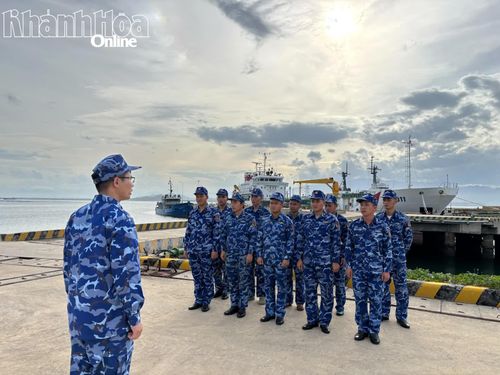 Chỉ huy Hải đội 322 (Hải đoàn 32) quán triệt nhiệm vụ luyện tập trước hội thao huấn luyện tàu năm 2026.