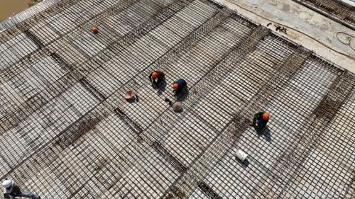 Nhà thầu duy trì 2 mũi thi công chính từ phía xã Bát Xát và xã Trịnh Tường, thường xuyên bố trí từ 30 - 40 cán bộ kỹ thuật, công nhân, lái máy trên công trường.