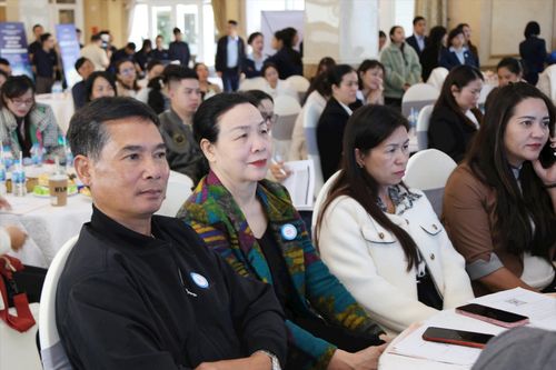 Các hộ kinh doanh tại Lâm Đồng lắng nghe các chuyên gia phổ biến nội dung của Nghị định 70/2025/NĐ-CP về hóa đơn, chứng từ trong sản xuất, kinh doanh