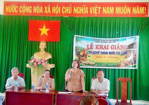 Khai giảng lớp chăn nuôi gia cầm cho phụ nữ đồng bào dân tộc thiểu số tại xã Hàm Thạnh