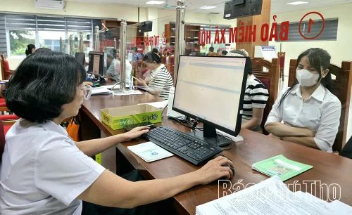 Mô hình “Dân vận số” ứng dụng Chatbot AI tại phường Vĩnh Yên giúp minh bạch hóa quy trình công vụ và đạt 100% hồ sơ trực tuyến.