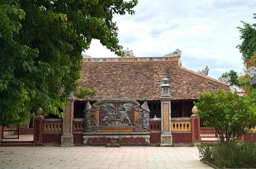 Đình làng Kim Long - nơi lưu giữ nhiều lễ nghi đã từng tồn tại hàng trăm năm. Ảnh: QT