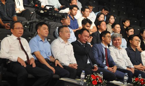 Khách mời tham gia buổi tọa đàm.
