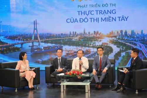 Ông Lê Công Lý, Phó chủ tịch Thường trực UBND TP Cần Thơ phát biểu định hướng phát triển thành phố.