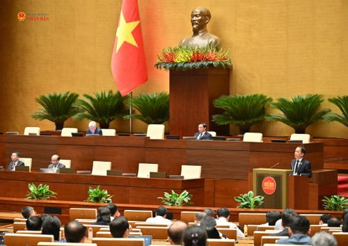 Bộ trưởng Bộ Tư pháp Hoàng Thanh Tùng phát biểu giải trình, làm rõ một số vấn đề đại biểu Quốc hội nêu. Ảnh: Phạm Thắng
