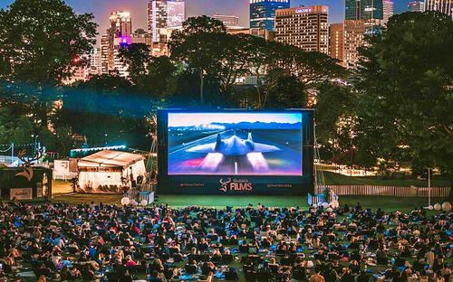 Trải nghiệm xem phim ngoài trời tại Công viên Fort Canning (Singapore) dưới bầu trời sao tháng 9, tạo điểm nhấn cho khách du lịch với những bộ phim đoạt giải thưởng, cocktail hảo hạng và ẩm thực cao cấp. Ảnh: Films At The Fort