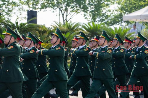Khối cán bộ sĩ quan đại diện cho Bộ Chỉ huy quân sự tỉnh.
