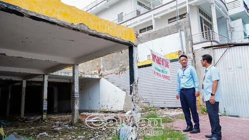 Cán bộ Thuế cơ sở 1 trực tiếp xác minh thực tế tình trạng hoạt động của 