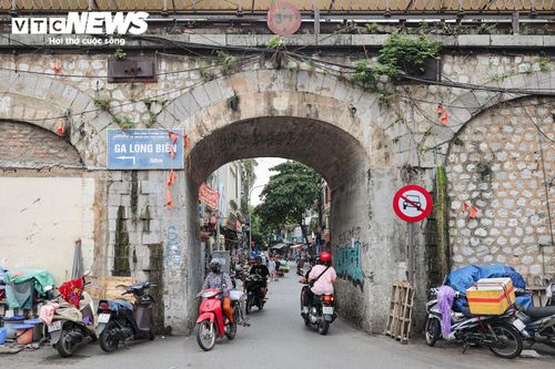 Theo phương án đề xuất, toàn bộ tuyến 131 vòm cầu từ ga Long Biên đến nút giao Trần Phú - Ngõ Trạm sẽ được chia thành 6 phân đoạn gồm A, A1, B, C, D và E. Mỗi phân đoạn được định hướng phát triển theo chức năng riêng, từ không gian văn hóa - nghệ thuật cộng đồng, khu thủ công mỹ nghệ, khu ẩm thực, chợ truyền thống đến công viên công cộng.