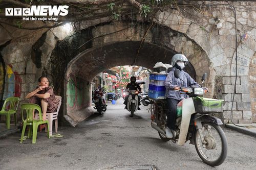 Trải qua hơn một thế kỷ, phần lớn các ô vòm đã được bịt kín nhằm bảo đảm an toàn và an ninh trật tự. Hiện chỉ còn 6 ô được mở phục vụ giao thông, trong đó hai ô vẫn giữ nguyên hiện trạng là ô số 122 nối phố Nguyễn Thiếp và ô số 9 nối ngõ Hàng Hương với phố Phùng Hưng.