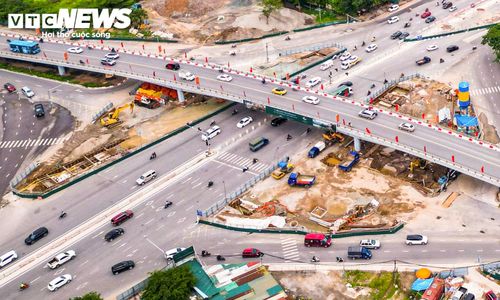 Theo thiết kế, hầm chui có tổng chiều dài khoảng 600m, trong đó hầm kín dài 100m, hầm hở khoảng 260m, phần tường chắn và gờ chắn bánh dài khoảng 240m. Công trình được thiết kế với quy mô 6 làn xe, hai đầu vuốt nối với đường Đàm Quang Trung và đường dẫn đầu cầu Vĩnh Tuy.