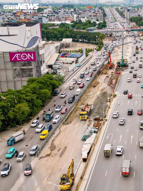 Theo ghi nhận của PV Báo Điện tử VTC News, sau khoảng 9 tháng khởi công, các hạng mục đầu tiên của dự án đang dần thành hình. Các nhà thầu được yêu cầu tập trung nhân lực, máy móc, tổ chức thi công liên tục để đẩy nhanh tiến độ công trình.
