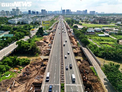 Theo số liệu thống kê của Sở Xây dựng TP.HCM, từ khi tuyến đường được đưa vào khai thác năm 2016, lưu lượng phương tiện liên tục tăng, trung bình khoảng 11-12% mỗi năm. Lưu lượng xe hiện đã vượt khả năng đáp ứng của đoạn đường dẫn từ nút giao An Phú đến Vành đai 2. Tuyến đường trước đó được tính toán với quy mô thiết kế đến năm 2025 đáp ứng khoảng 50.000 ôtô/ngày đêm.