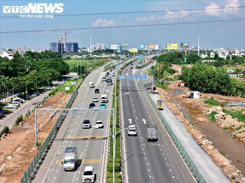 Dự án có tổng chiều dài 3,2 km, được mở rộng từ 4 lên 8 làn xe, với tổng mức đầu tư hơn 915 tỷ đồng từ nguồn vốn ngân sách TP.HCM.