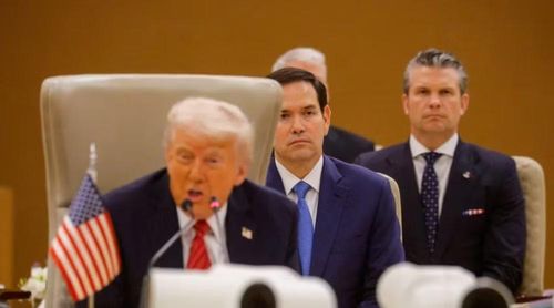 Thông tin này khiến ông Trump tức giận và đặt câu hỏi với các cố vấn liệu Iran còn thực sự nghiêm túc theo đuổi các cuộc đàm phán với Mỹ hay không. Sau khi trao đổi, Tổng thống Mỹ kết luận câu trả lời là không. Iran ngày 8/8 đưa ra 6 điều kiện với Mỹ để mở lại eo biển Hormuz. Thư ký Hội đồng An ninh Quốc gia Tối cao Iran ông Mohammad Bagher Zolghadr cho biết việc mở lại eo biển phụ thuộc vào cách Washington thay đổi hành vi.