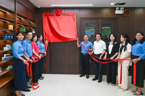 Công đoàn phường Cầu Giấy (Hà Nội) ra mắt “Tủ sách số công đoàn”.