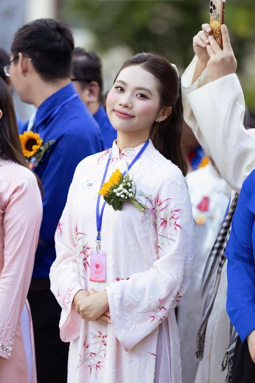 Phương Mỹ Chi với tình yêu đất nước và niềm tự hào về văn hóa dân tộc. Ảnh: NVCC