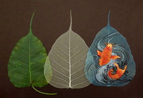 Từ những chiếc lá bồ đề tưởng chừng chỉ có thể bỏ đi khi rụng, người dân đã tạo nên những tác phẩm nghệ thuật hút khách trong và ngoài nước