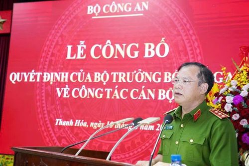 Thứ trưởng Bộ Công an Nguyễn Văn Long phát biểu giao nhiệm vụ cho tân Giám đốc Công an tỉnh Thanh Hóa