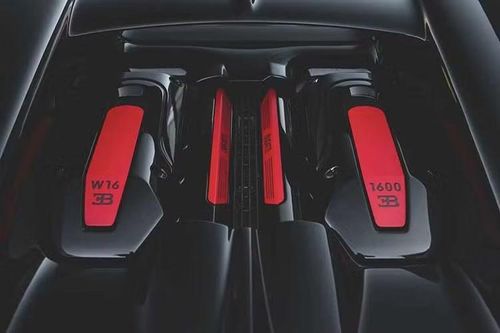 Xe có thời gian tăng tốc từ 0-96 km/h dưới 2 giây và tốc độ tối đa khoảng 454 km/h, biến Mistral trở thành mẫu xe mui trần nhanh nhất từng được sản xuất.