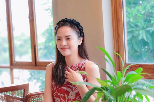  "Tôi ổn, có cuộc sống hạnh phúc và lo toan giống một người bình thường. Ai cũng có góc khuất, bản thân tôi cũng vậy", Thu Quỳnh nói. Ảnh: Trọng Tài. 