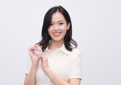 Thí sinh Nguyễn Yến Trang bốc thăm số báo danh để bước vào nhà chung. Yến Trang cho biết ngay sau vòng Sơ khảo, cô tiếp tục rèn luyện thể thao, cải thiện số đo hình thể để tự tin hơn trong hành trình vào vòng Chung khảo.
