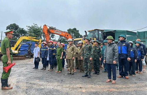 Lực lượng chức năng Quảng Trị thực tập phương án cứu hộ, cứu nạn. (Ảnh: Công an Quảng Trị)