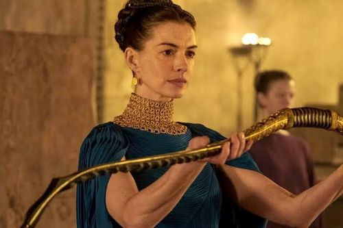 Tạo hình của Anne Hathaway trong 3 phim ra rạp liên tiếp gồm: 'Ngày tàn của phố Oak', 'Yêu nữ thích hàng hiệu 2' và 'The Odyssey'. 