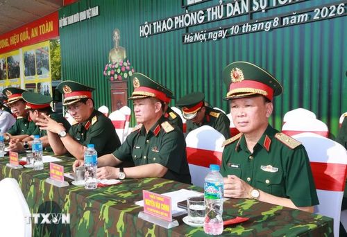 Đại diện lãnh đạo các cơ quan Bộ Quốc phòng dự khai mạc. (Ảnh: Trọng Đức/TTXVN)