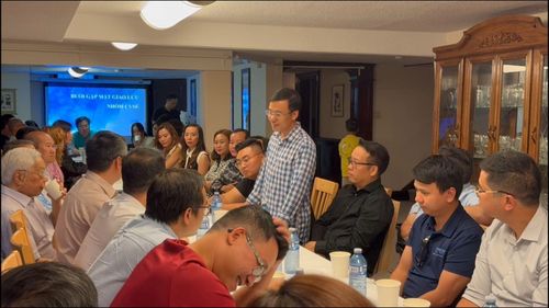 Đại diện Nhóm các nhà khoa học Việt Nam tại Canada phát biểu trong cuộc gặp giữa Văn phòng KHCN tại Canada với Mạng lưới Chuyên gia và Nhà khoa học Việt Nam tại Canada.