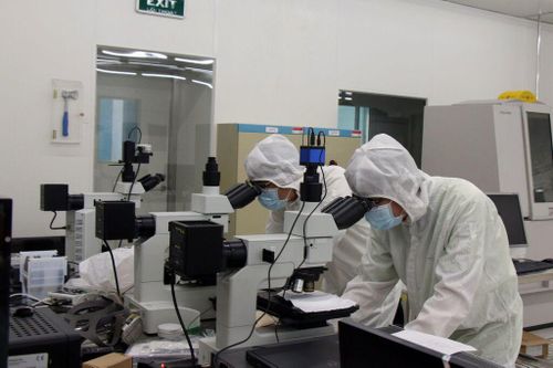 Nghiên cứu khoa học tại Trung tâm R&D Khu Công nghệ cao TP Hồ Chí Minh. Ảnh minh họa: Tiến Lực/TTXVN