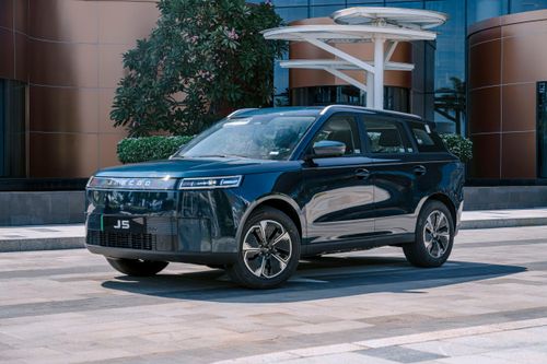 Jaecoo J5 sắp công bố giá bán bốn phiên bản tại Việt Nam.