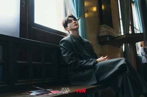Song Kang vốn yêu thích piano và thường nghe nhạc piano, piano jazz, vì vậy anh càng bị thu hút bởi dự án mới.