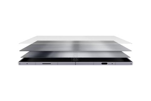 Samsung đã đưa một lớp hợp kim titan siêu mỏng vào bên trong màn hình với độ dày mỏng hơn 30% so với đường kính của một sợi tóc người, khiến đường gấp trên màn hình trở nên nông và khó nhận thấy hơn
