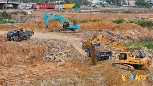 Nhiều dự án đầu tư công đang được đẩy nhanh tiến độ. Ảnh: THÀNH LÂN