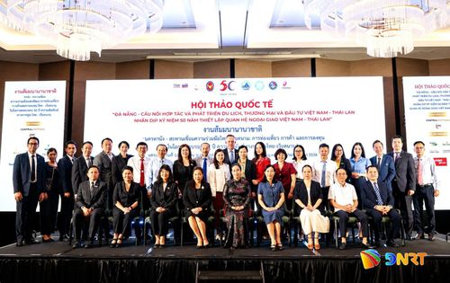 Các đại biểu chụp ảnh lưu niệm tại hội thảo. Ảnh: NGỌC HÀ