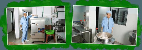 Ông Trương Thanh Hiên - Hộ kinh doanh tôm chua Dr Hiên rất quan tâm đến vấn đề an toàn vệ sinh thực phẩm trong sản xuất. Ảnh: PHAN VINH