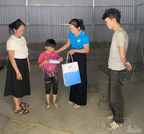 Sự chung tay của các tổ chức, đoàn thể và cá nhân tiếp thêm động lực để các em nhỏ có hoàn cảnh khó khăn vươn lên trong cuộc sống. 