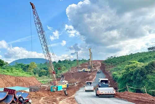 Cao tốc Quy Nhơn - Pleiku đang được các đơn vị thi công đẩy nhanh tiến độ, góp phần nâng cao năng lực kết nối vùng. Ảnh: H.D