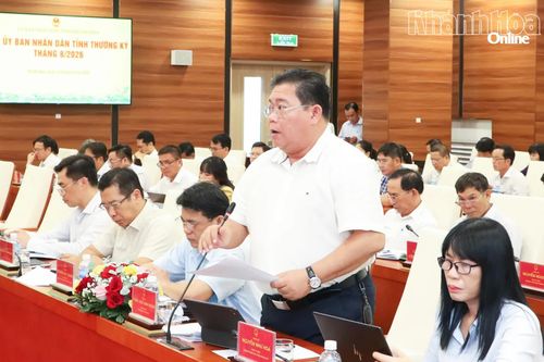 Ông Châu Ngô Anh Nhân - Giám đốc Sở Tài chính phát biểu tại cuộc họp.
