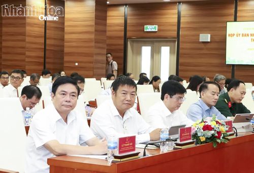 Đồng chí Lữ Thanh Hải và đồng chí Võ Hoàn Hải dự họp.