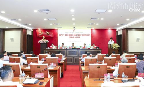 Quang cảnh cuộc họp.