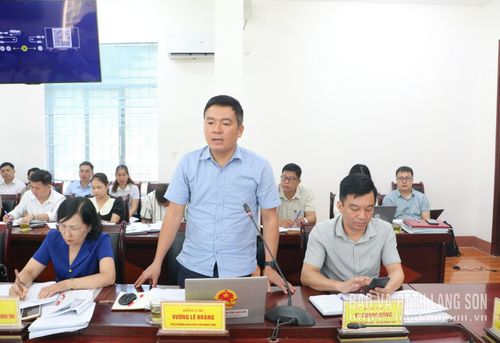 Lãnh đạo Ban Pháp chế HĐND tỉnh phát biểu tại buổi làm việc