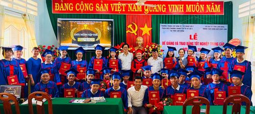 Lễ trao bằng tốt nghiệp trung cấp nghề cho học viên