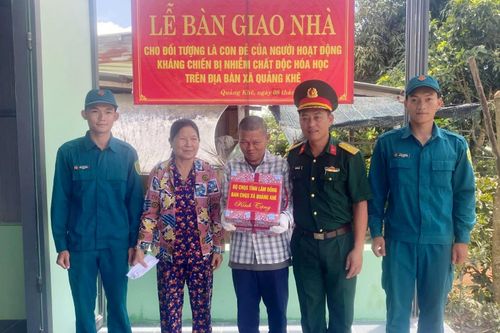 Tại nhiều địa phương, các căn nhà thuộc chương trình xóa nhà tạm, nhà dột nát cho con đẻ của người hoạt động kháng chiến bị nhiễm CĐHH đang được khẩn trương hoàn thành, bàn giao