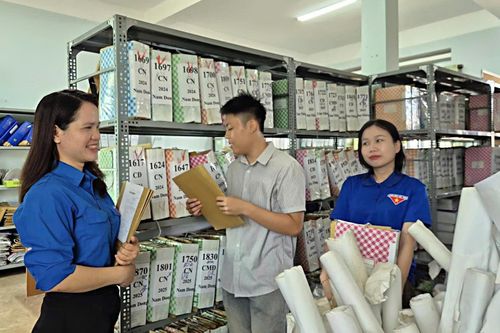 Tuổi trẻ Cư Jút triển khai "Mùa hè số" hỗ trợ Văn phòng đăng ký làm sạch, làm giàu dữ liệu đất đai