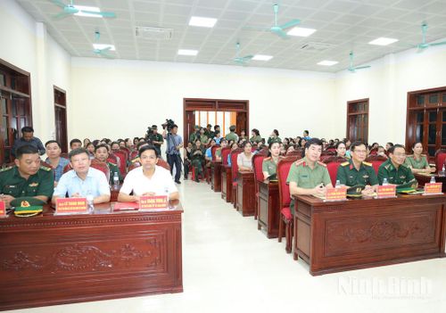 Các đại biểu dự chương trình.