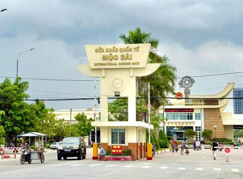 Cửa khẩu quốc tế Mộc Bài giữ vai trò kết nối giao thương giữa Tây Ninh với Campuchia và các nước ASEAN.