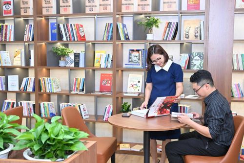 Không gian văn hóa đọc ngành Công Thương đã được đưa vào hoạt động tại trụ sở 23 Ngô Quyền, phường Cửa Nam, Hà Nội. Ảnh: Phương Lan