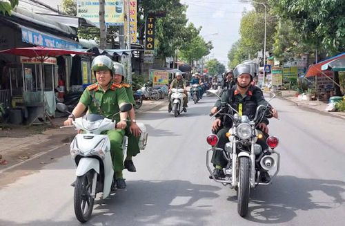 Lực lượng tham gia bảo vệ ANTT hỗ trợ công tác tuần tra, kiểm soát ở địa bàn cơ sở.